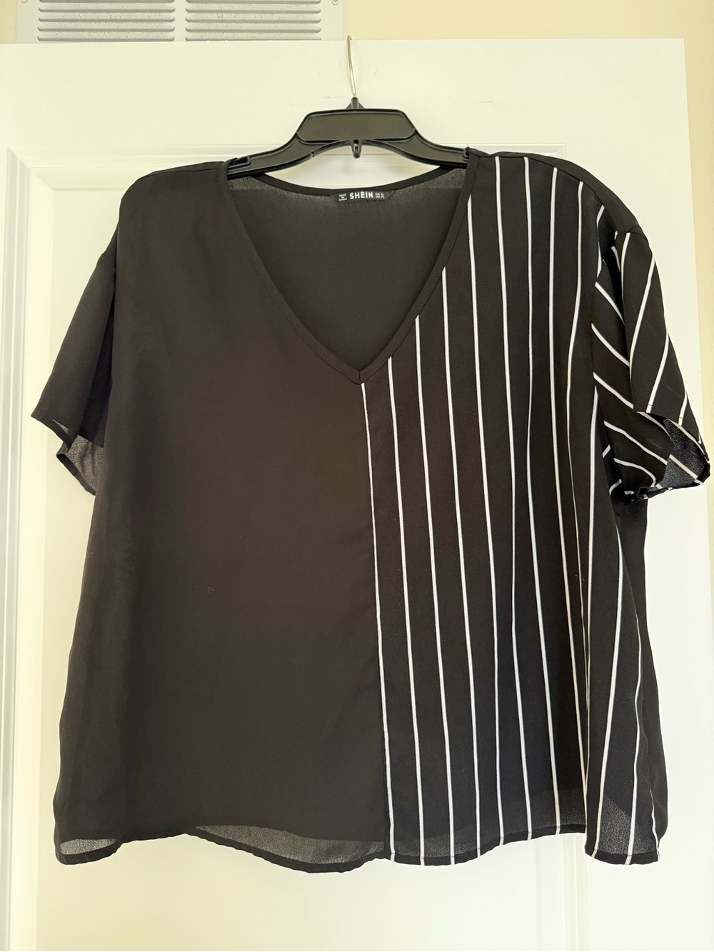 SHEIN Black V-Neck Short Sleeve Mixed Stripe Top